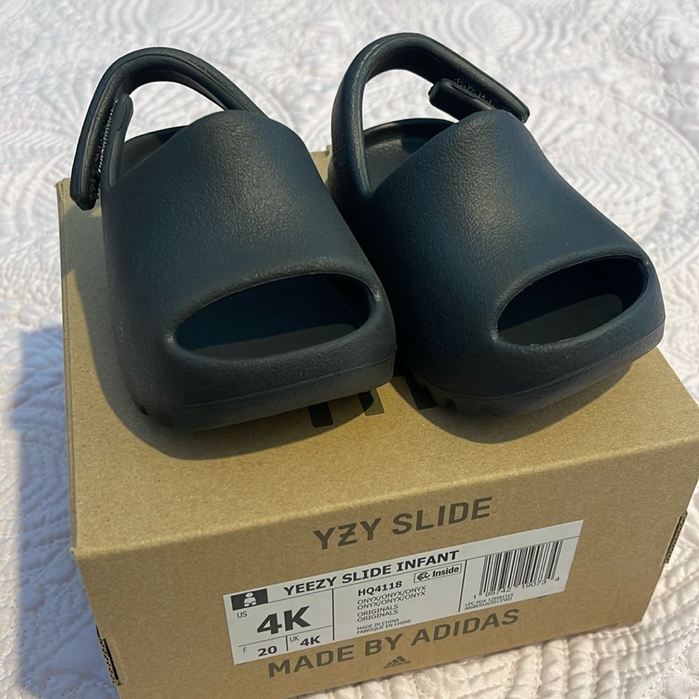 Yeezy Adidas Infant Slide in Onyx, Size 4K